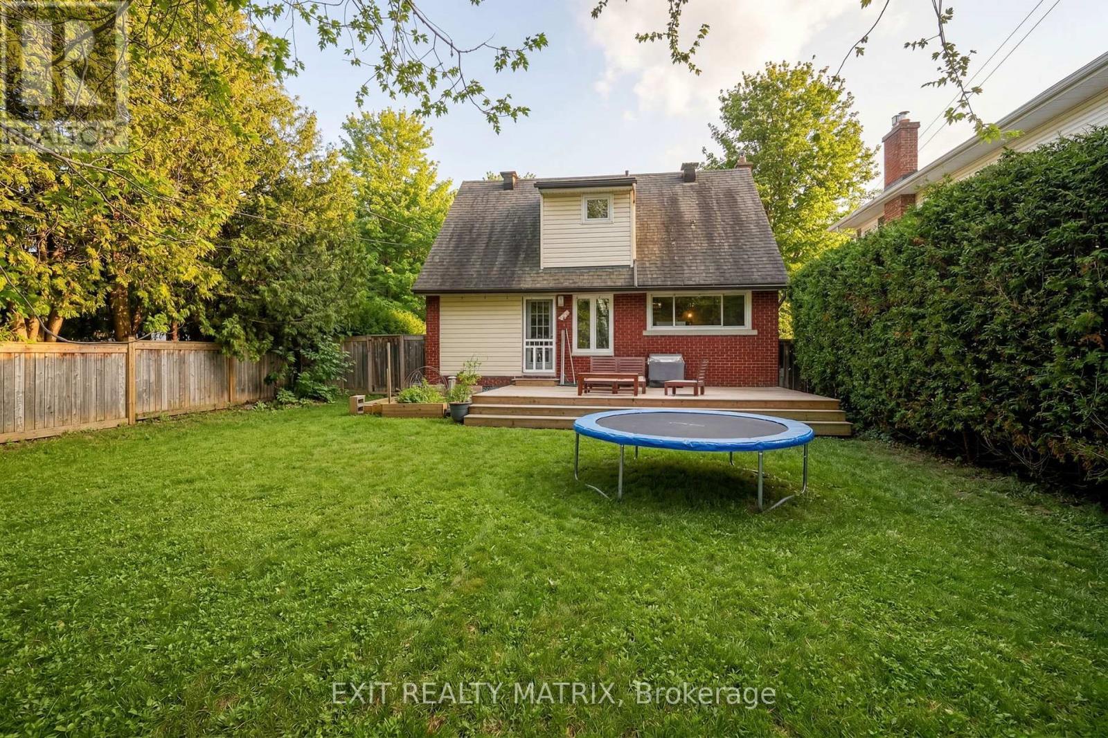 2586 Henley Street, Ottawa, ON - Outdoor With Backyard