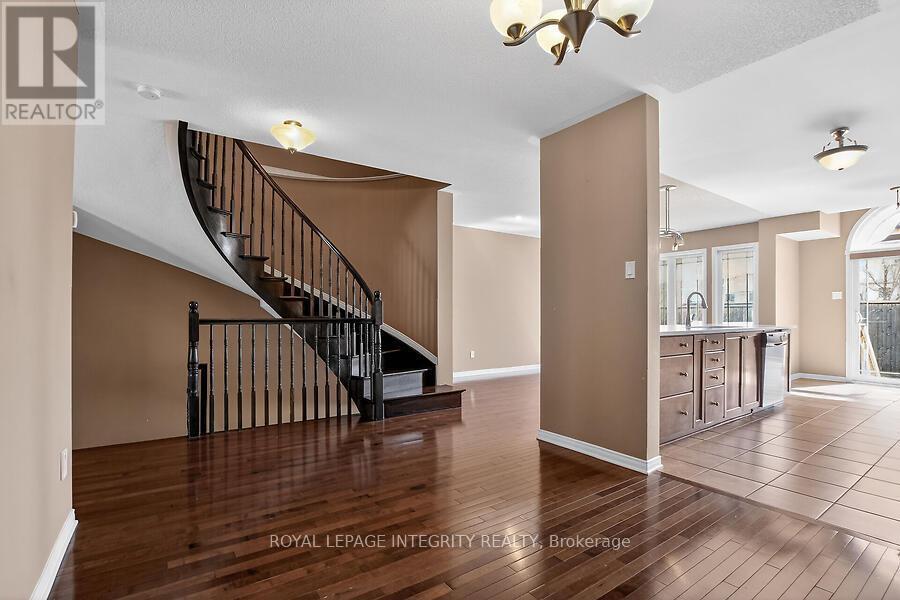 672 Pepperville Crescent E, Ottawa, ON - Indoor Photo Showing Other Room