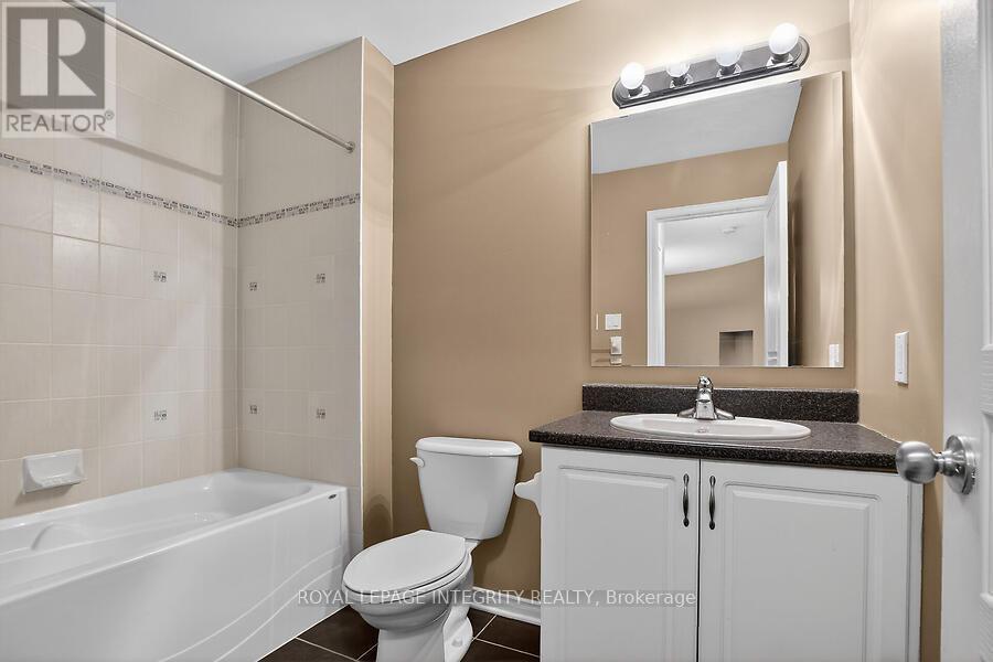 Bathroom 2 - 672 Pepperville Crescent E, Ottawa, ON - Indoor Photo Showing Bathroom