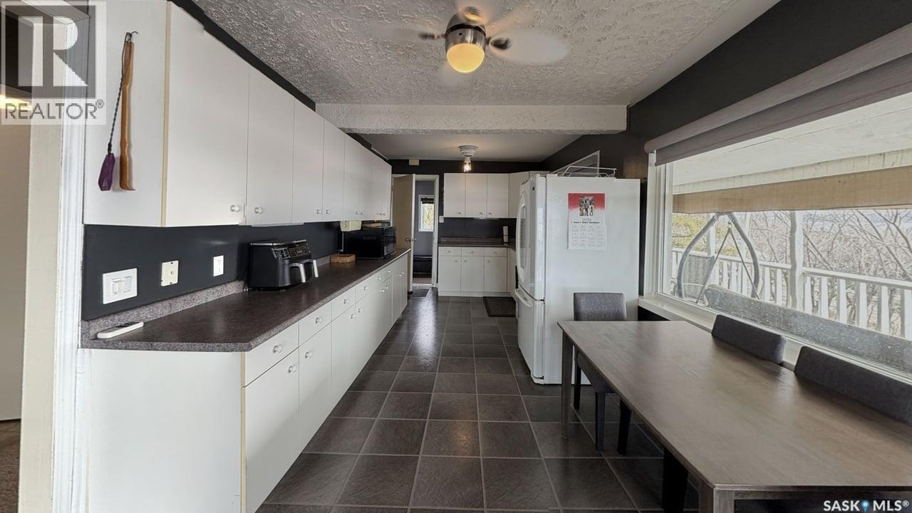 400 Hillcrest Avenue, Saskatchewan Beach, SK - Indoor Photo Showing Kitchen