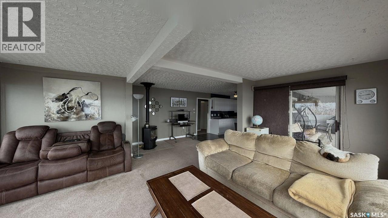 400 Hillcrest Avenue, Saskatchewan Beach, SK - Indoor Photo Showing Living Room