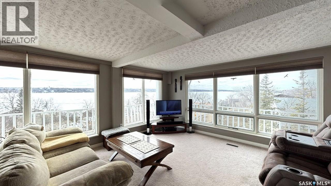 400 Hillcrest Avenue, Saskatchewan Beach, SK - Indoor Photo Showing Living Room