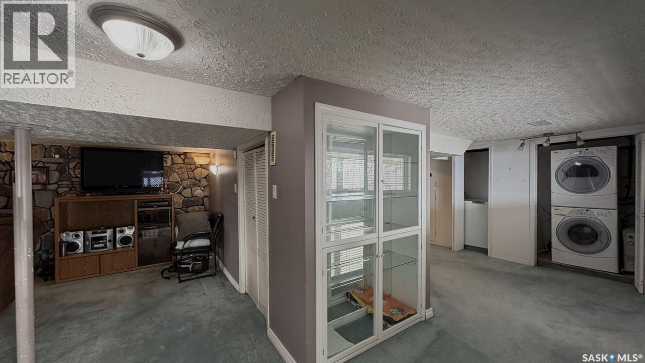 400 Hillcrest Avenue, Saskatchewan Beach, SK - Indoor Photo Showing Laundry Room
