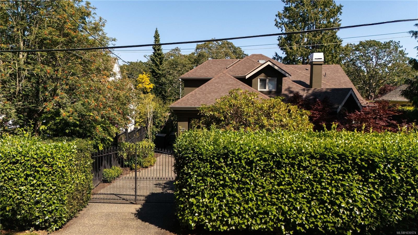 683 Mountjoy Ave, Oak Bay, BC