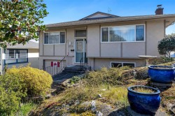 2555 Victor St Victoria, BC V8R 4E1