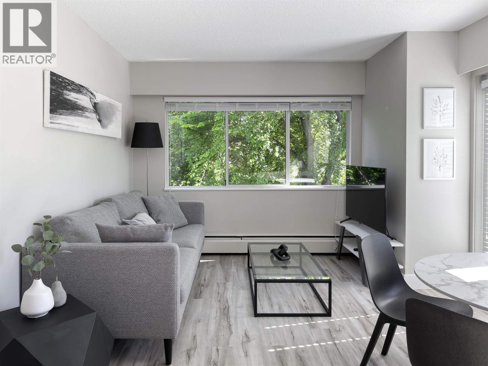 1923 Parker Street, Vancouver, BC - Indoor Photo Showing Living Room