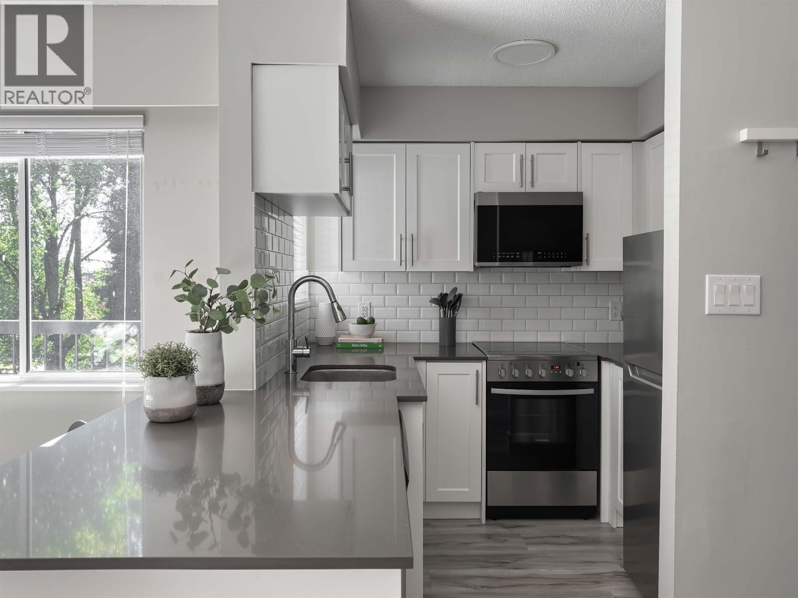 1923 Parker Street, Vancouver, BC - Indoor Photo Showing Kitchen With Upgraded Kitchen