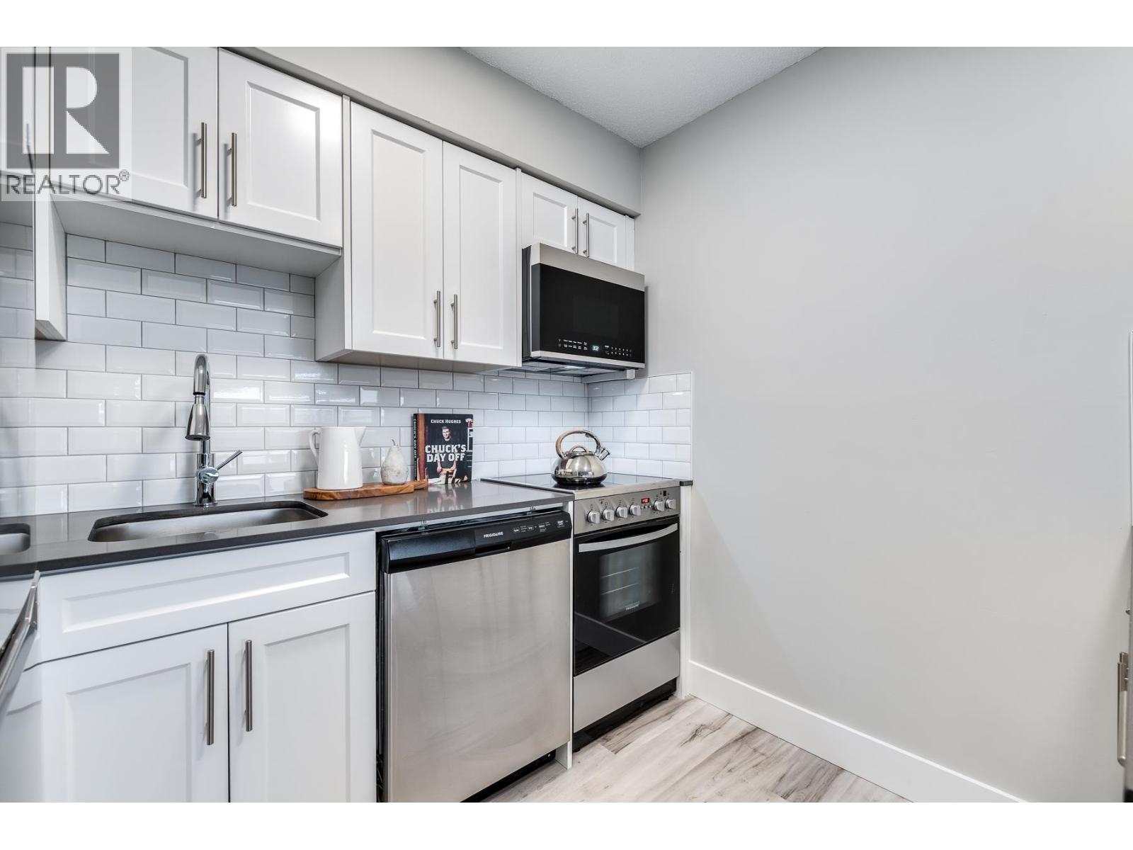 1923 Parker Street, Vancouver, BC - Indoor Photo Showing Kitchen