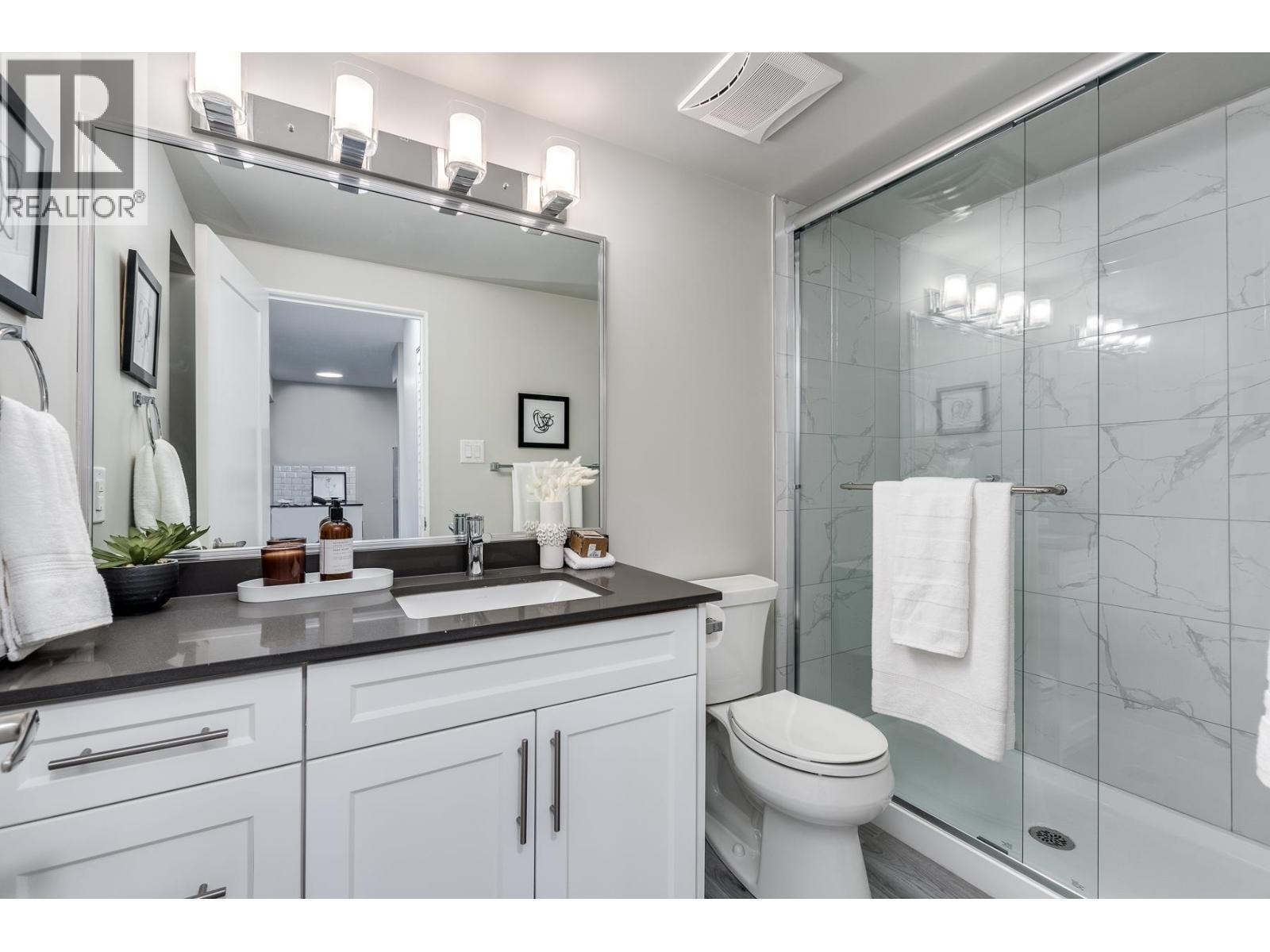 1923 Parker Street, Vancouver, BC - Indoor Photo Showing Bathroom