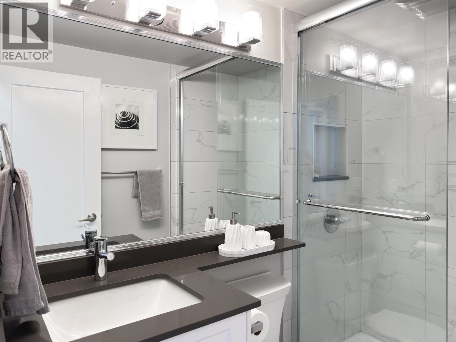 1923 Parker Street, Vancouver, BC - Indoor Photo Showing Bathroom