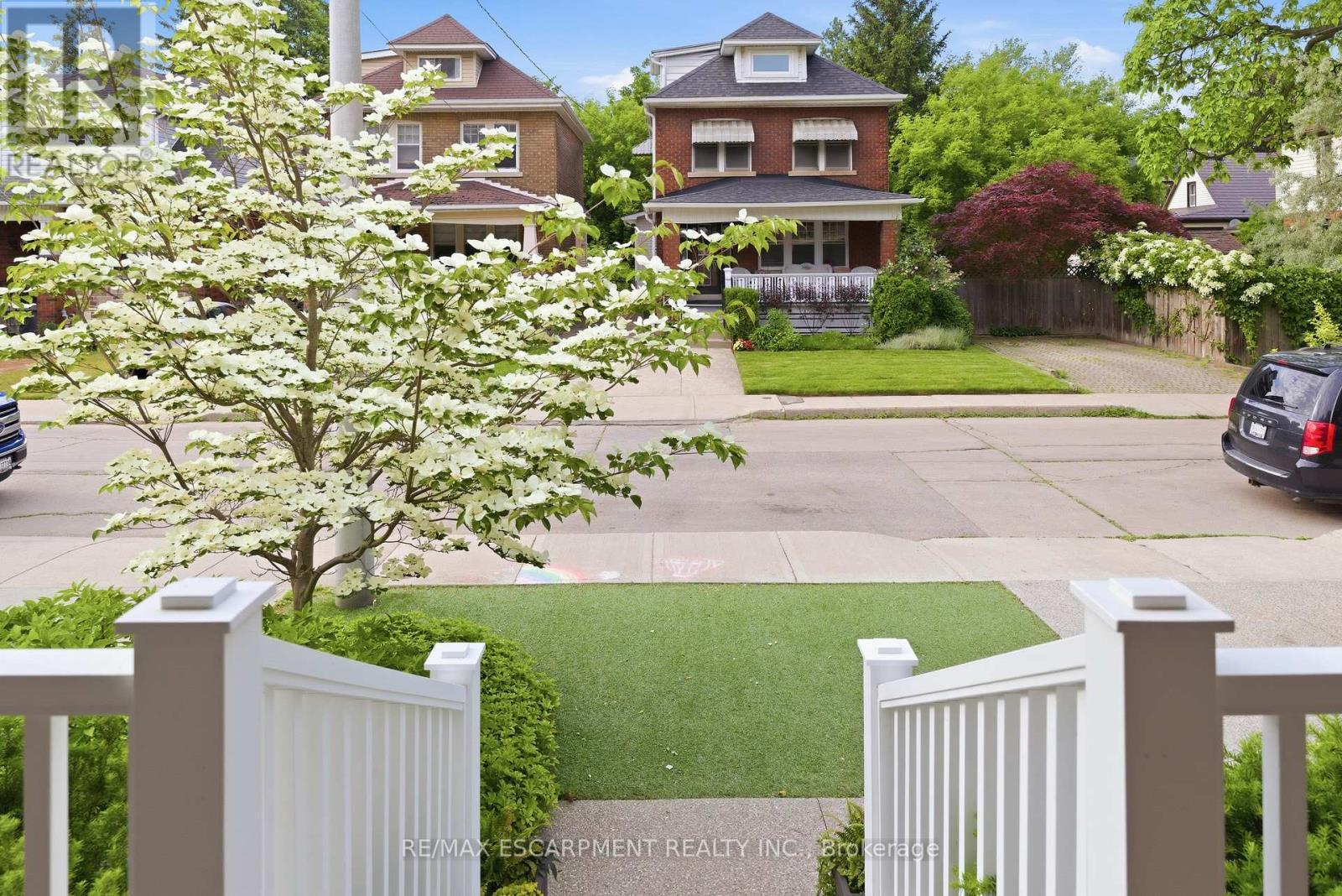 Quiet, calm, and no maintenance gardens. - 73 Arkell Street, Hamilton, ON - Outdoor