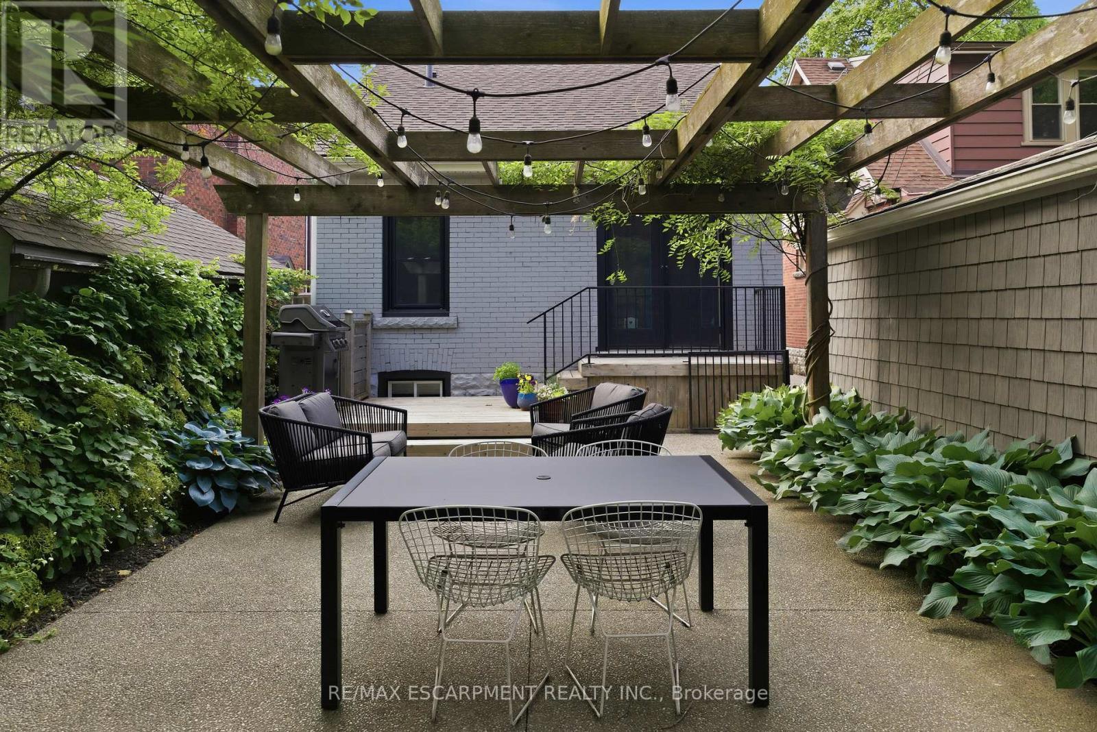 Exposed aggregate and green space - 73 Arkell Street, Hamilton, ON - Outdoor With Deck Patio Veranda With Exterior