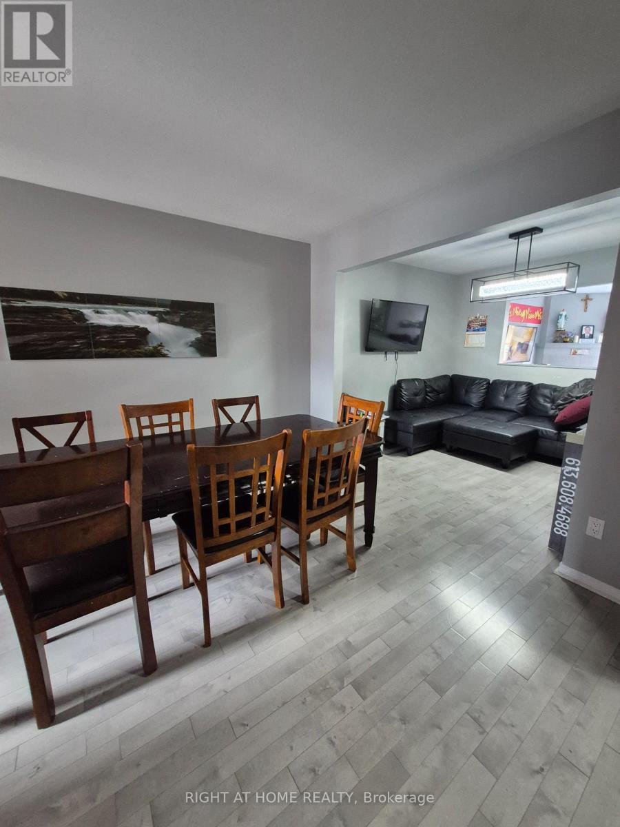 living room - 85 Margrave Avenue, Ottawa, ON - Indoor Photo Showing Dining Room