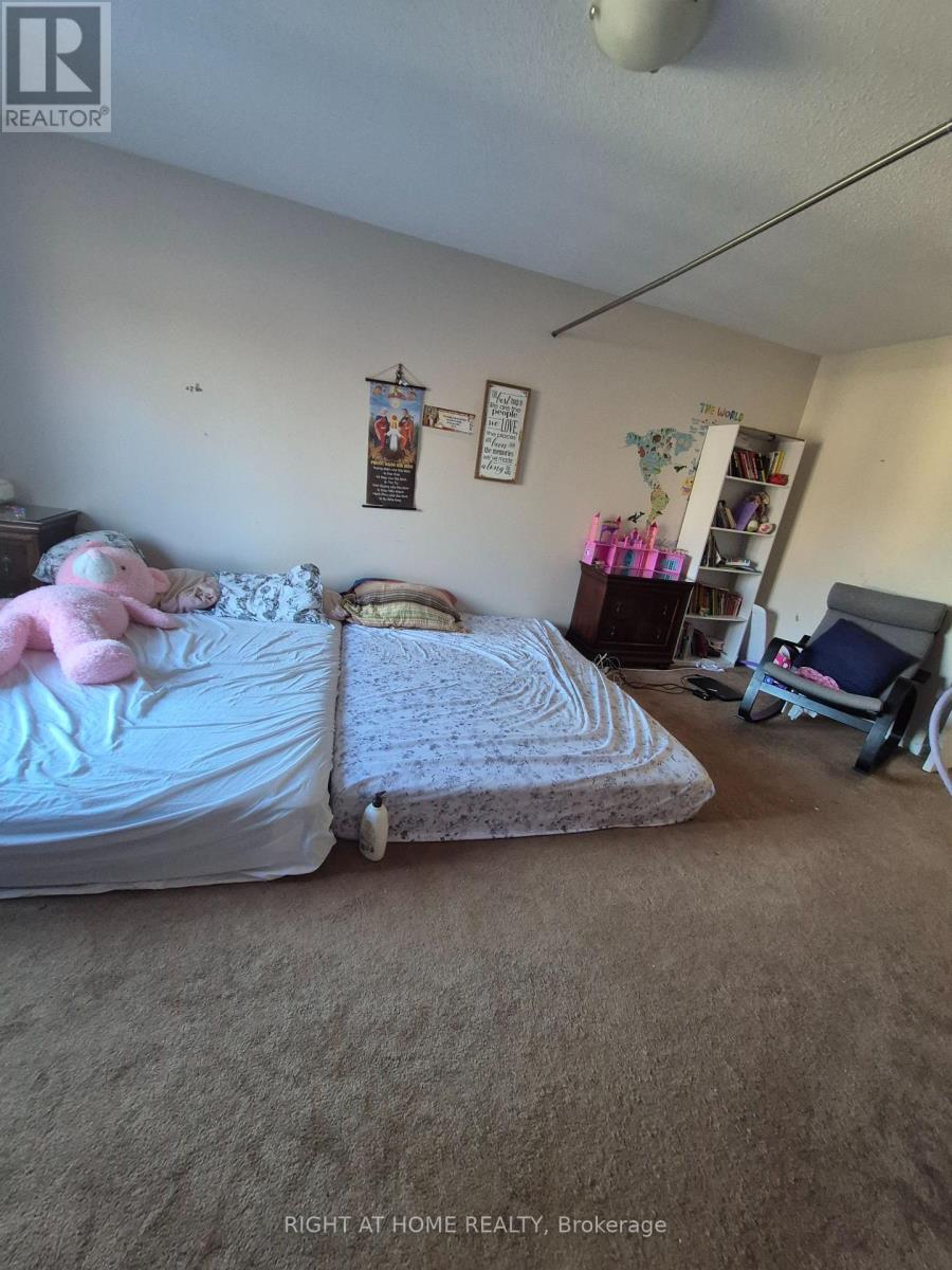 primary bedroom 2) - 85 Margrave Avenue, Ottawa, ON - Indoor Photo Showing Bedroom