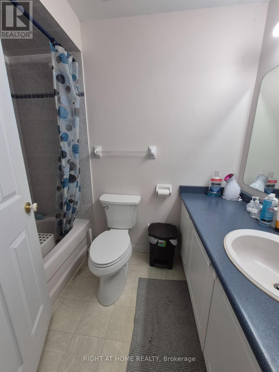 second bathroom - 85 Margrave Avenue, Ottawa, ON - Indoor Photo Showing Bathroom