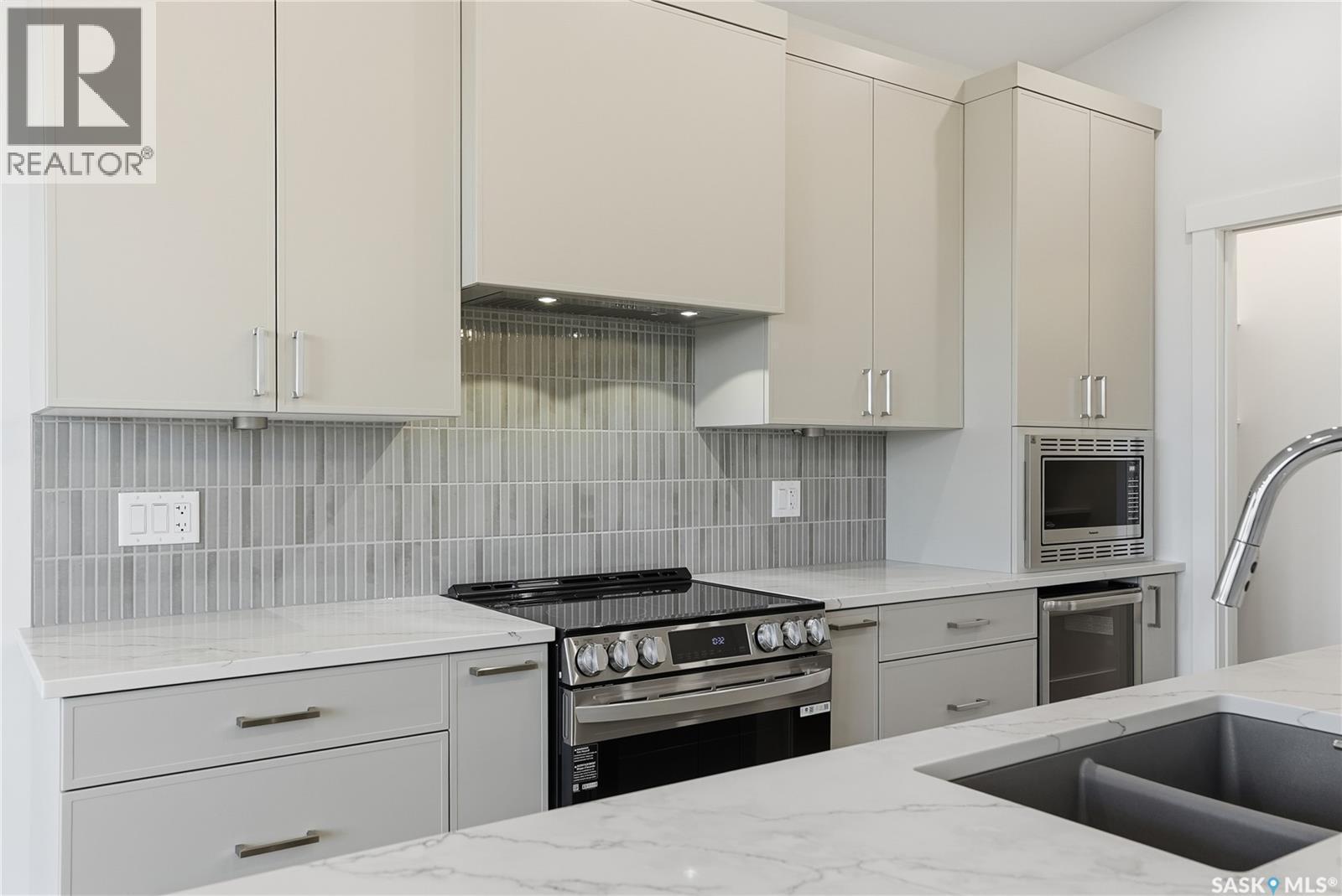 151 Nazarali Way, Saskatoon, SK - Indoor Photo Showing Kitchen With Upgraded Kitchen