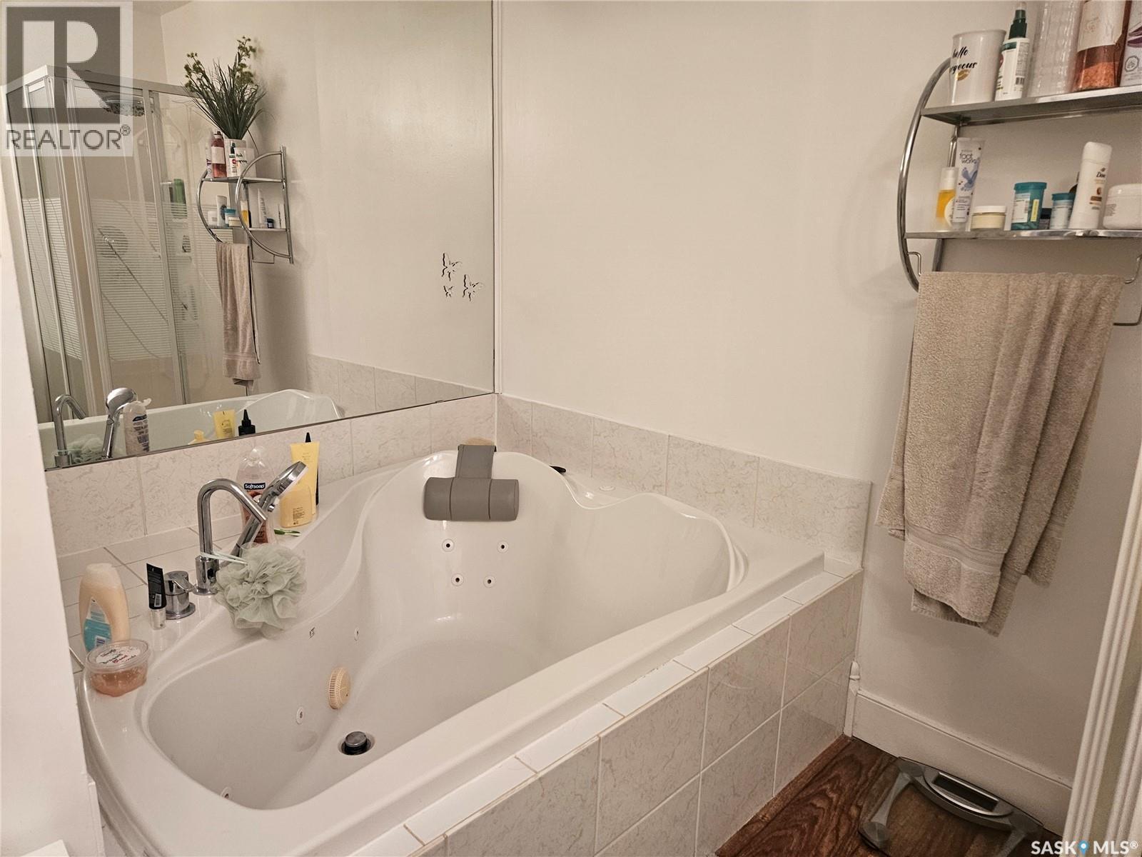 5 1292 Gordon Road, Moose Jaw, SK - Indoor Photo Showing Bathroom