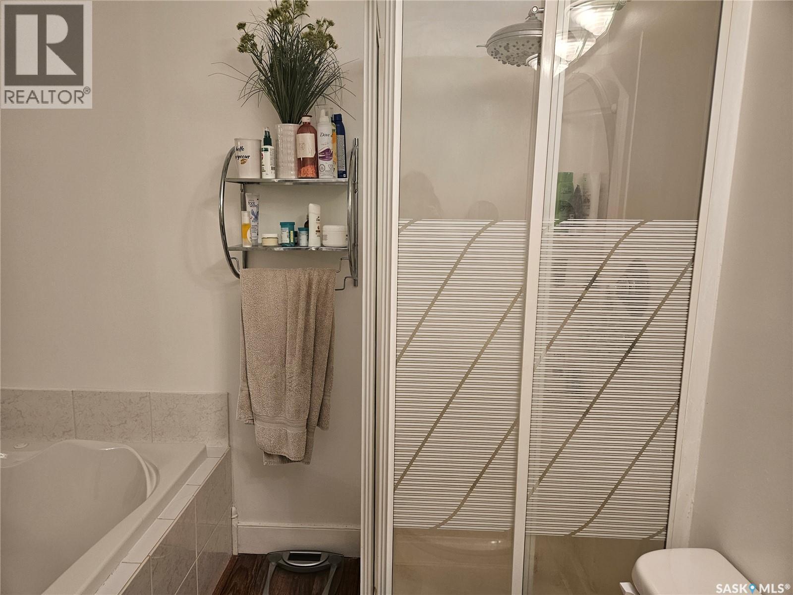 5 1292 Gordon Road, Moose Jaw, SK - Indoor Photo Showing Bathroom