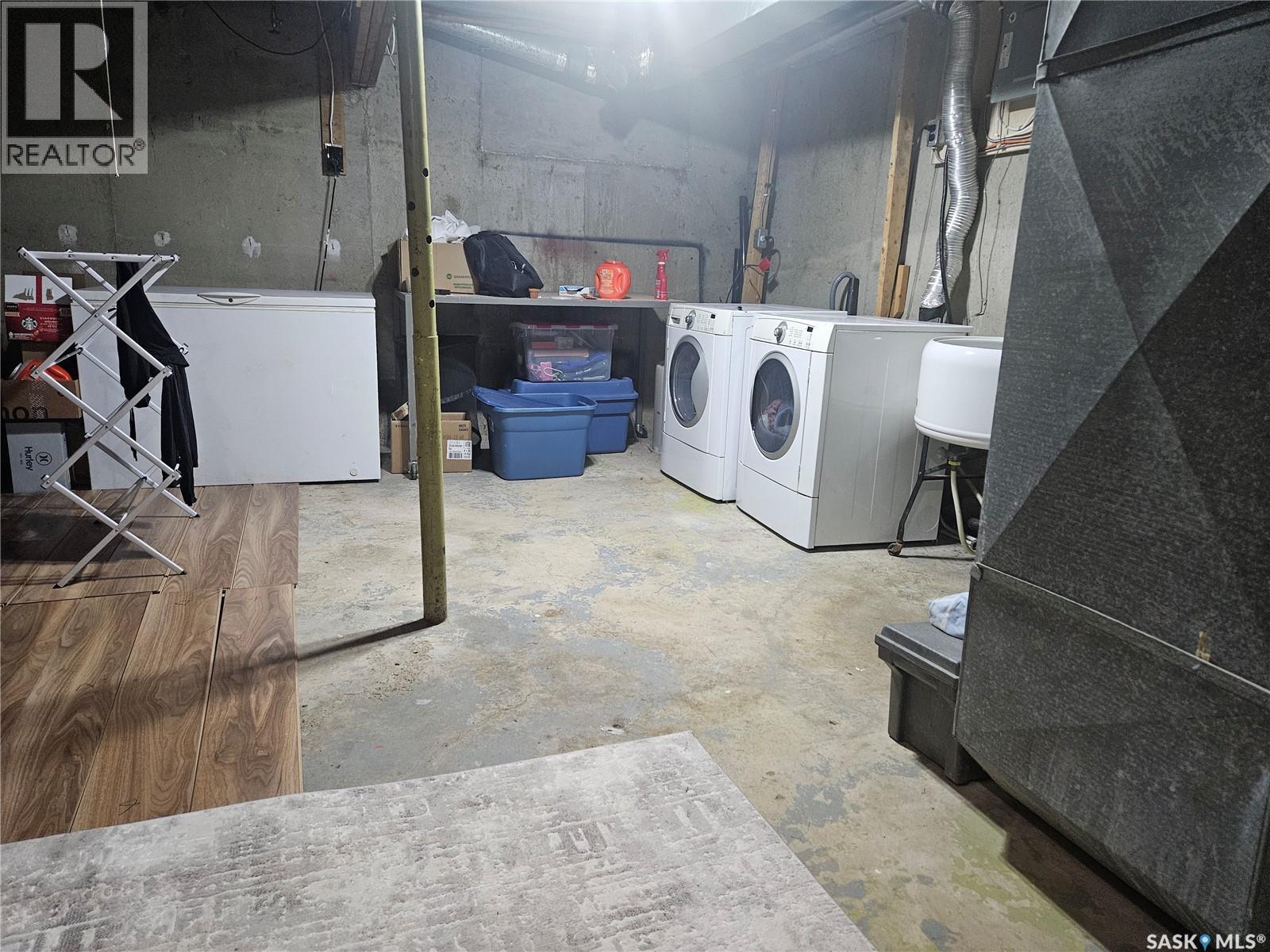 5 1292 Gordon Road, Moose Jaw, SK - Indoor Photo Showing Laundry Room