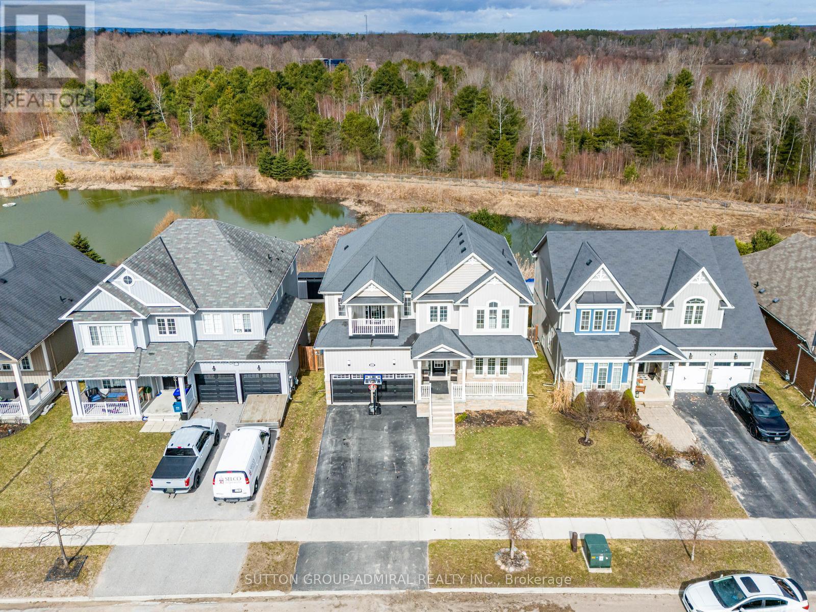 96 Mount Crescent, Essa, ON - Outdoor With Facade
