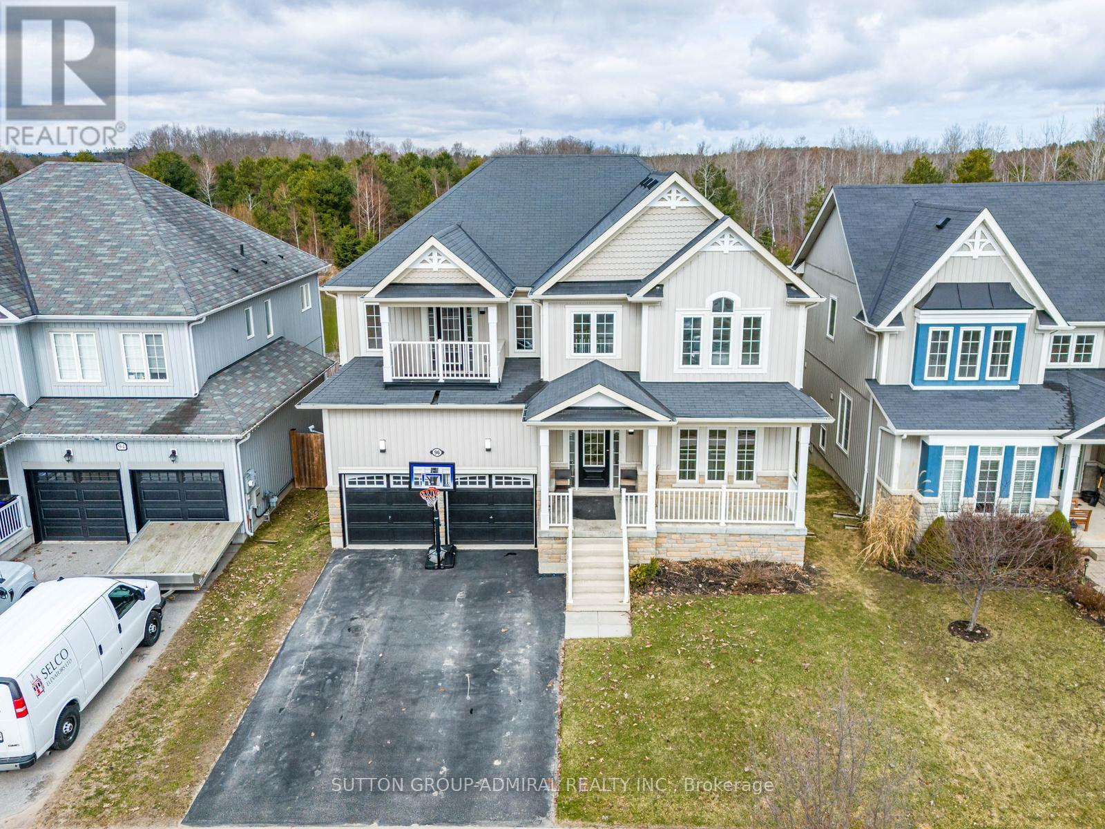 96 Mount Crescent, Essa, ON - Outdoor With Facade