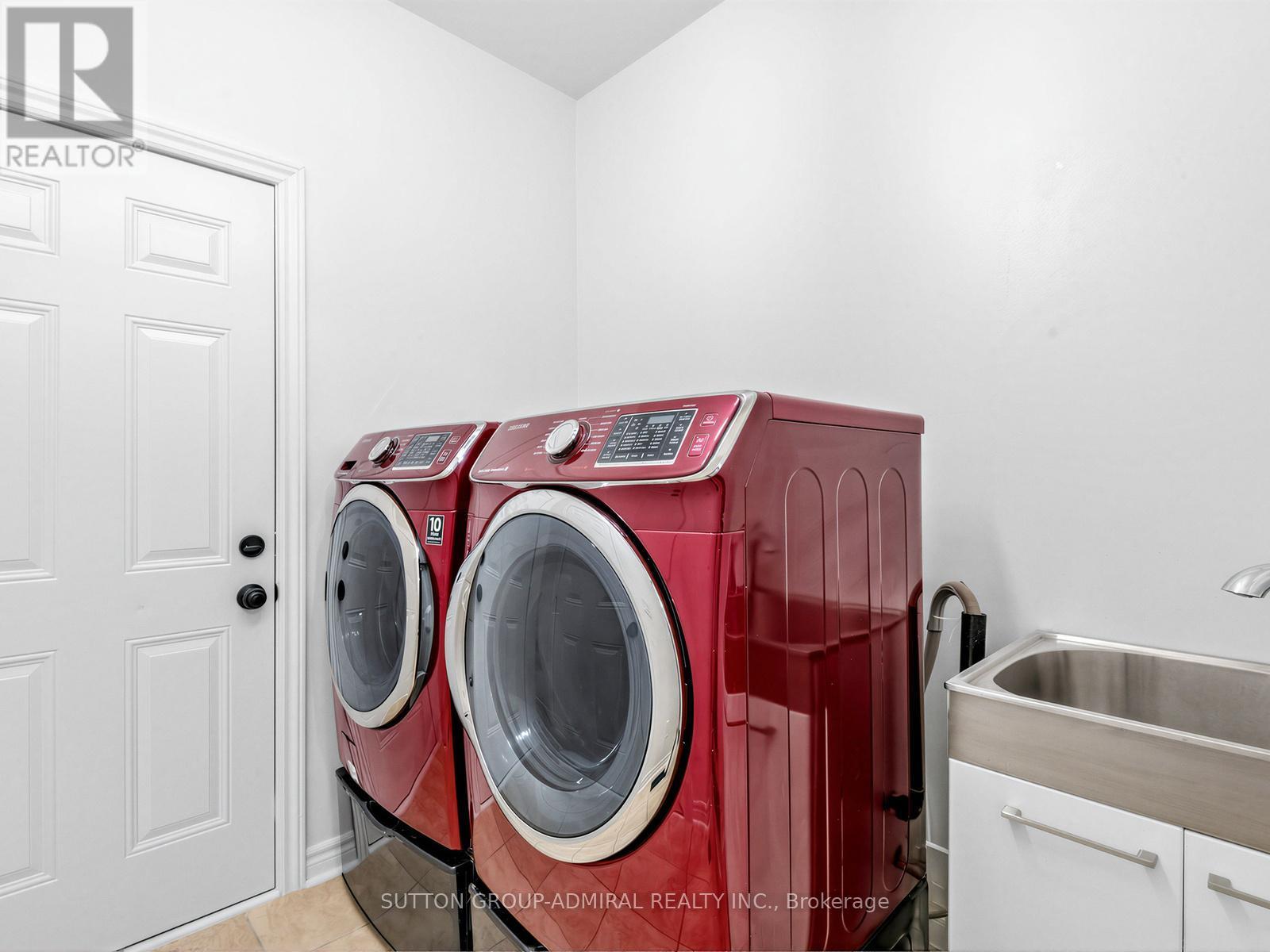96 Mount Crescent, Essa, ON - Indoor Photo Showing Laundry Room