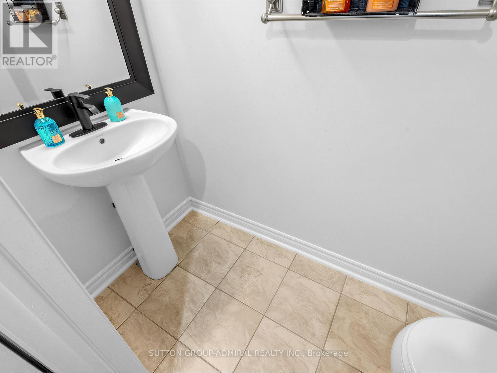 96 Mount Crescent, Essa, ON - Indoor Photo Showing Bathroom
