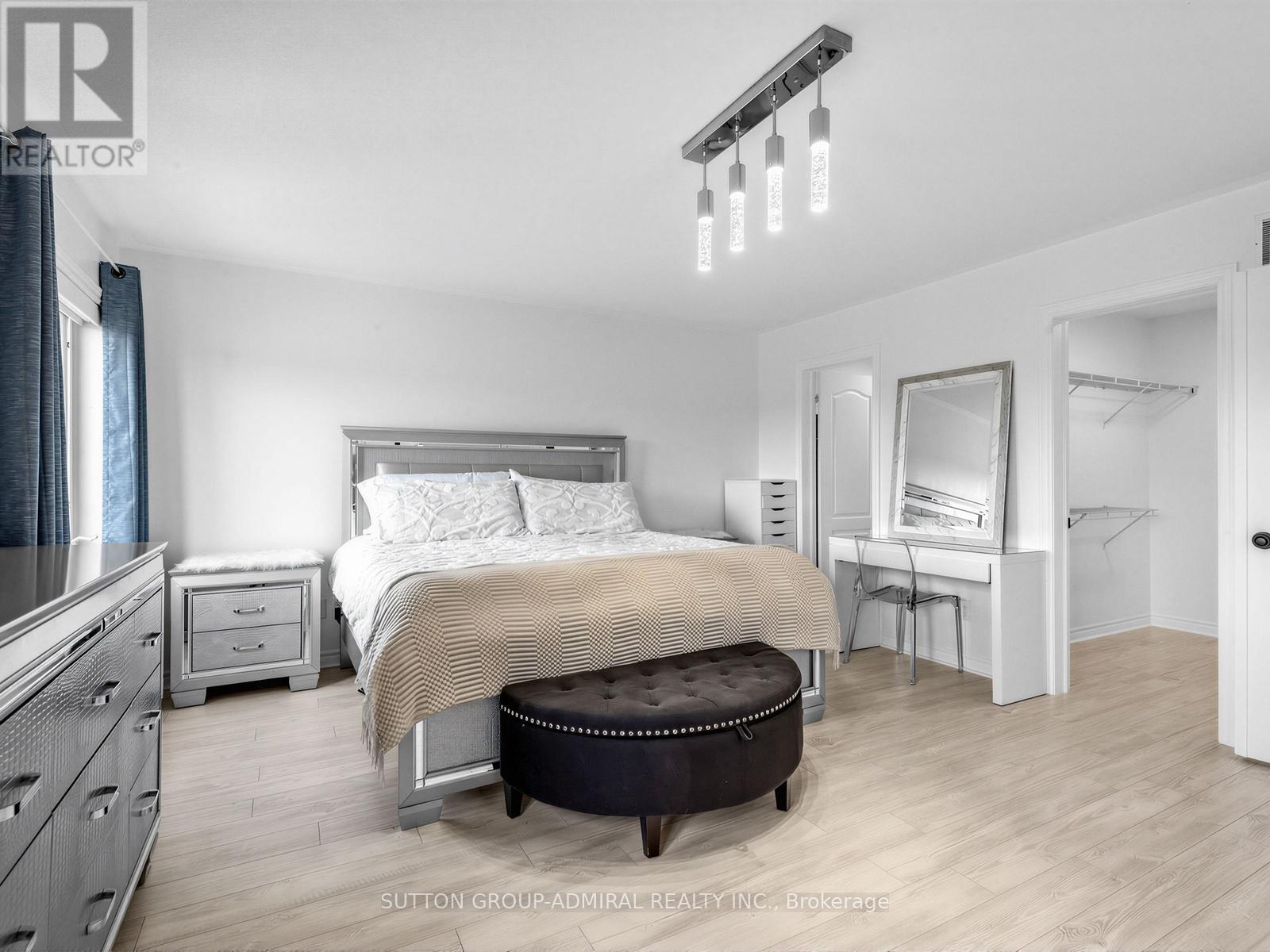 96 Mount Crescent, Essa, ON - Indoor Photo Showing Bedroom