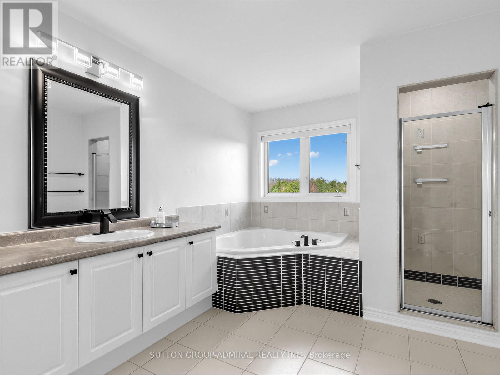96 Mount Crescent, Essa, ON - Indoor Photo Showing Bathroom