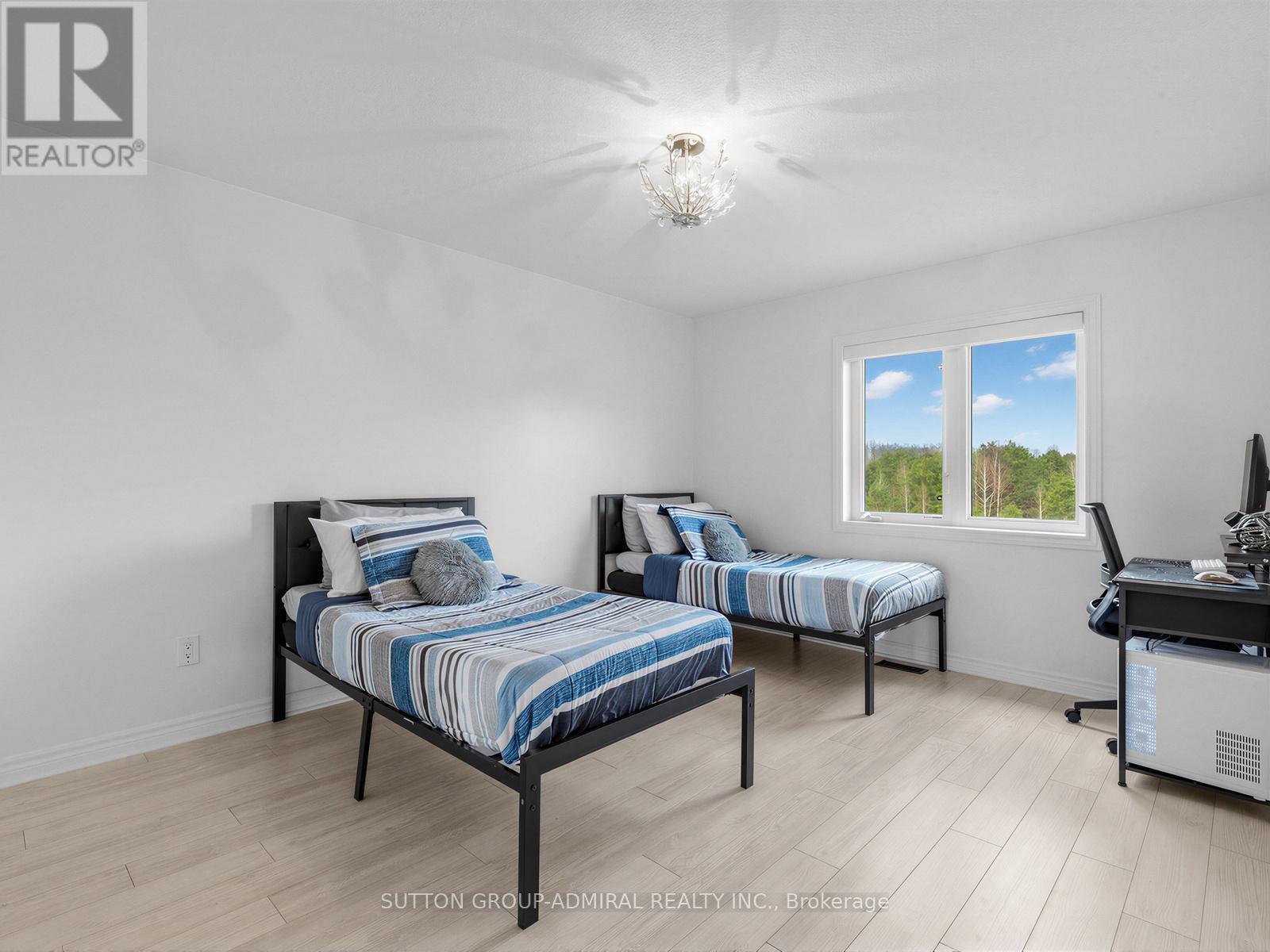 96 Mount Crescent, Essa, ON - Indoor Photo Showing Bedroom