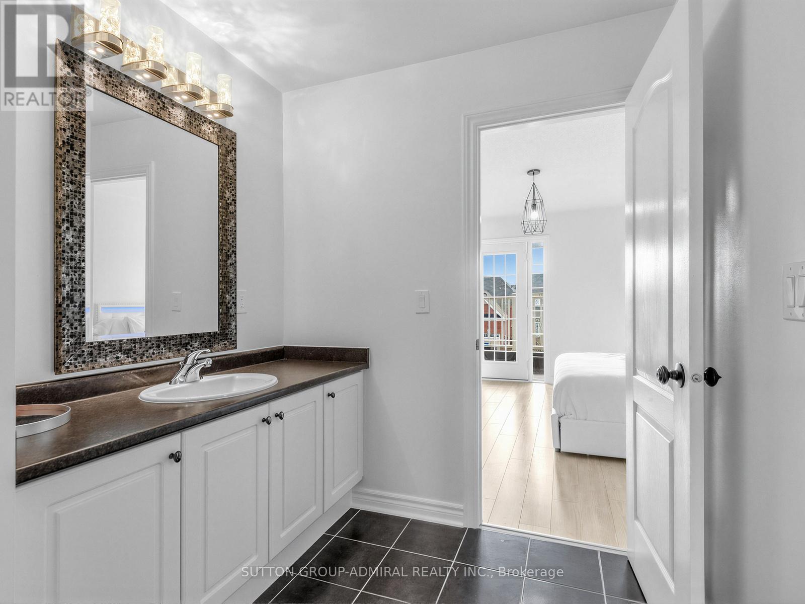 96 Mount Crescent, Essa, ON - Indoor Photo Showing Bathroom