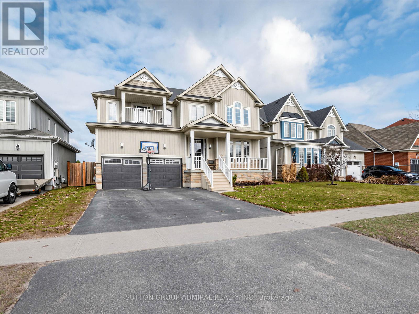 96 Mount Crescent, Essa, ON - Outdoor With Facade