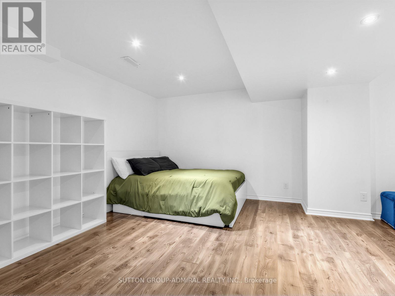 96 Mount Crescent, Essa, ON - Indoor Photo Showing Bedroom