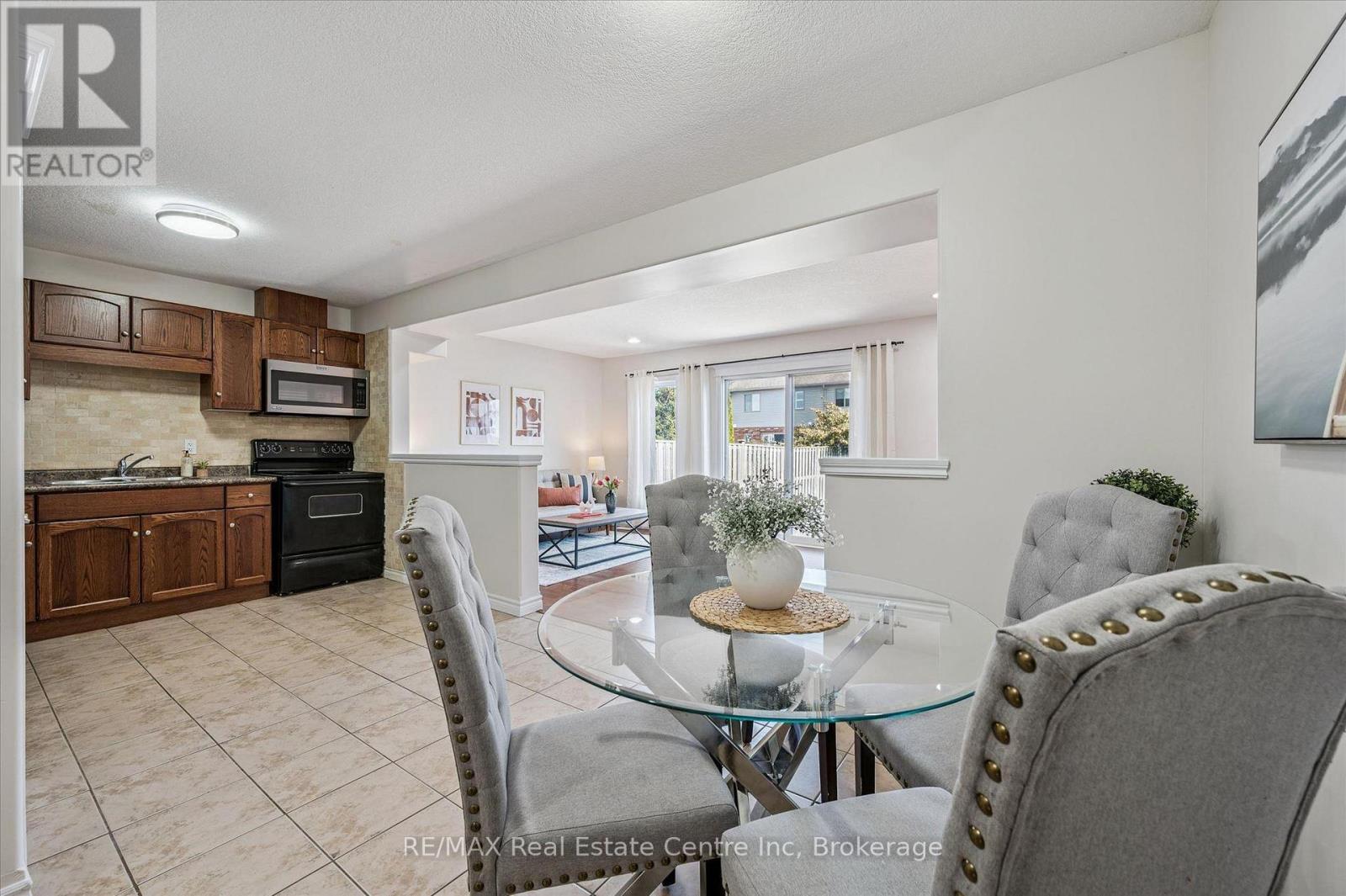 93 Washburn Drive, Guelph (Grange Road), ON - Indoor Photo Showing Dining Room