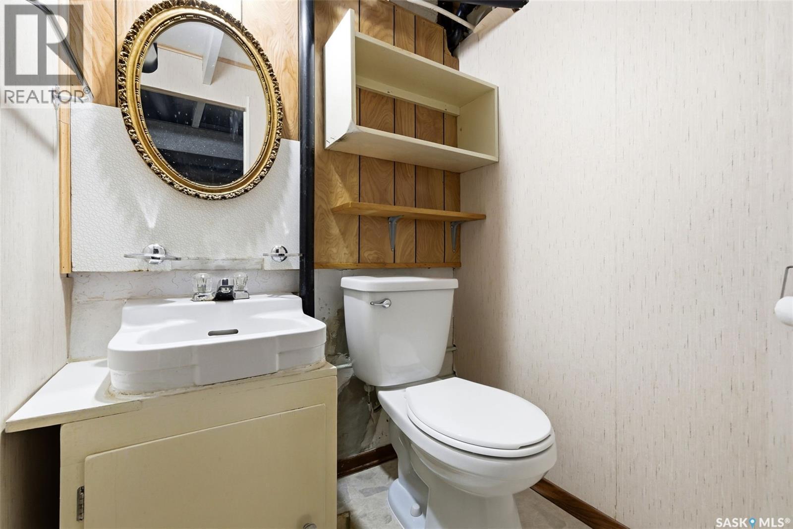 1921 Atkinson Street, Regina, SK - Indoor Photo Showing Bathroom