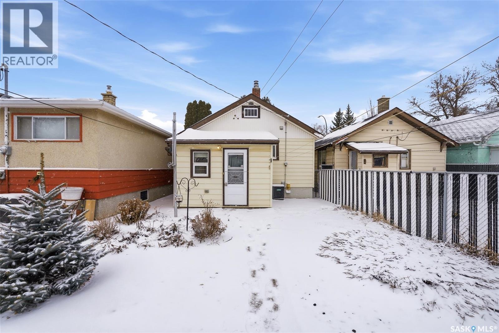 1921 Atkinson Street, Regina, SK - Outdoor