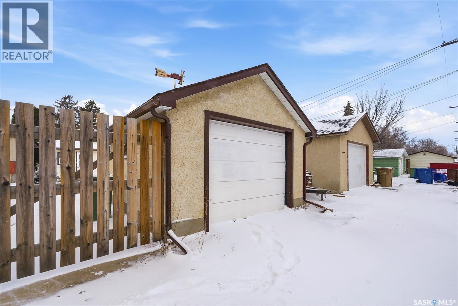 1921 Atkinson Street, Regina, SK - Outdoor