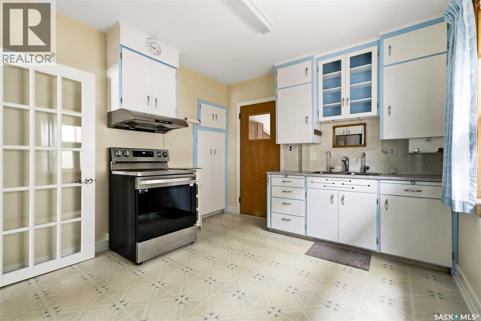 1921 Atkinson Street, Regina, SK - Indoor Photo Showing Kitchen