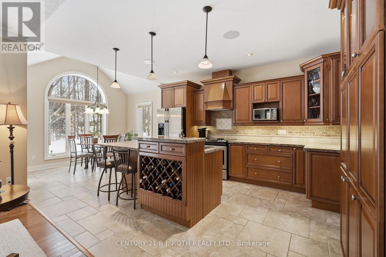 6 Lloyd Cook Drive E, Springwater, ON - Indoor Photo Showing Kitchen With Upgraded Kitchen