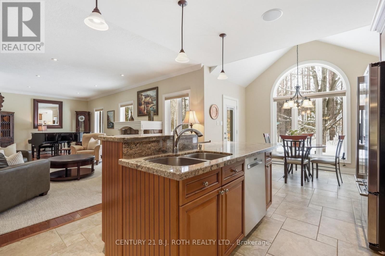 6 Lloyd Cook Drive E, Springwater, ON - Indoor