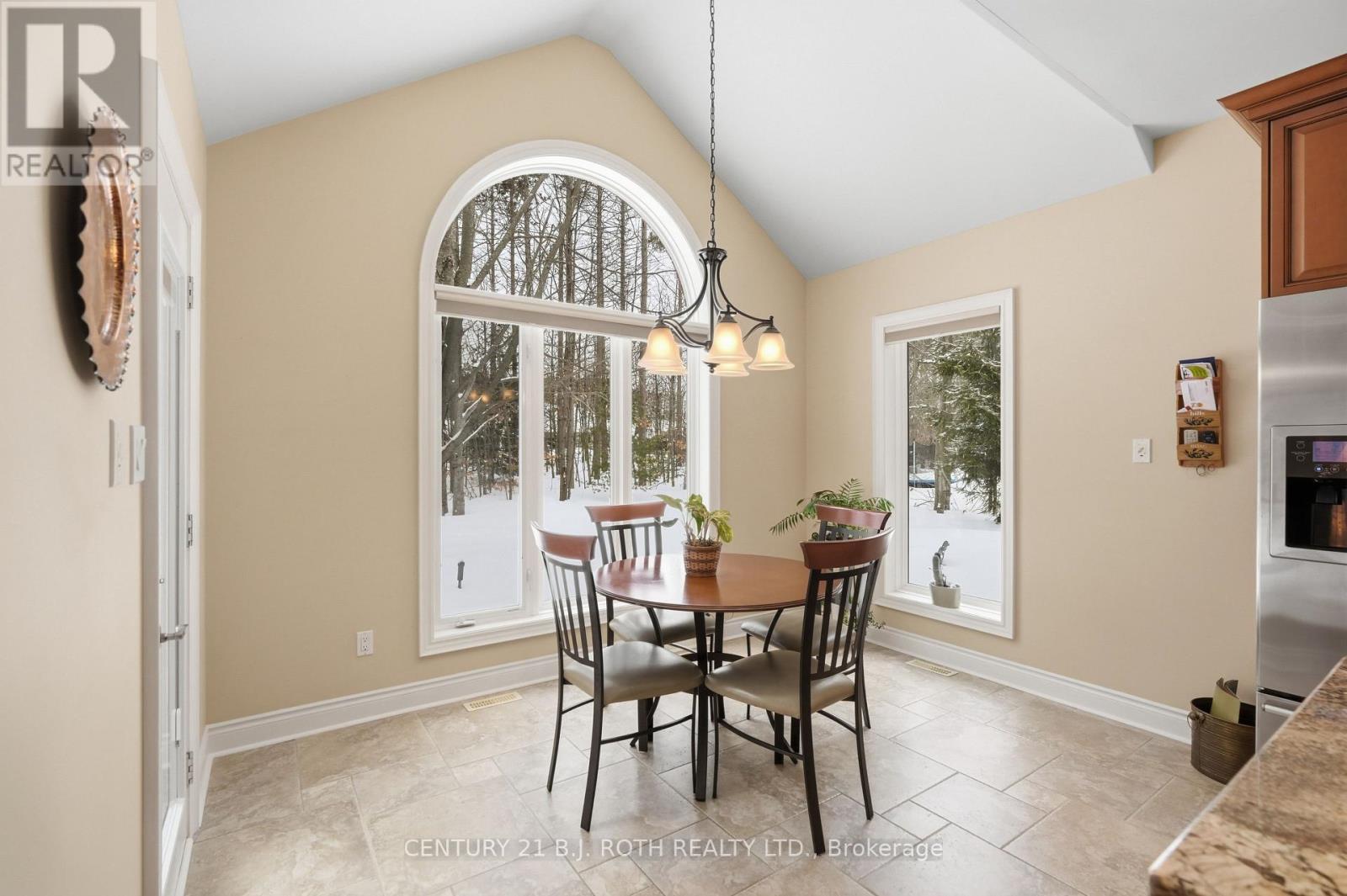 6 Lloyd Cook Drive E, Springwater, ON - Indoor Photo Showing Dining Room