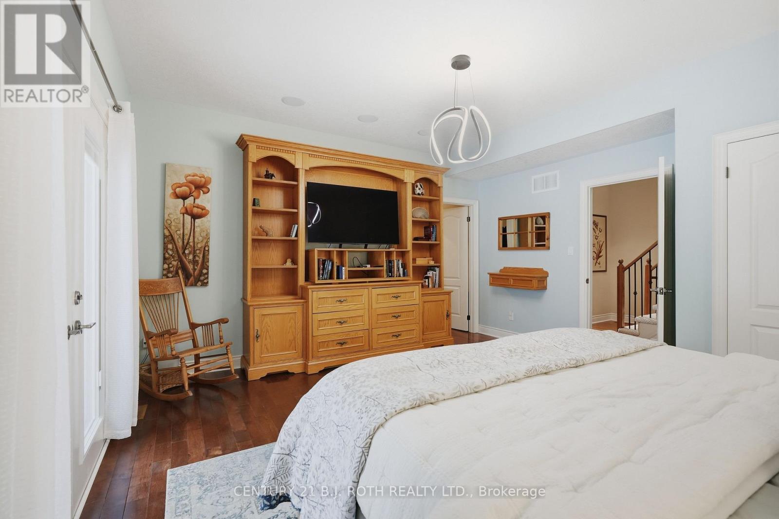 6 Lloyd Cook Drive E, Springwater, ON - Indoor Photo Showing Bedroom