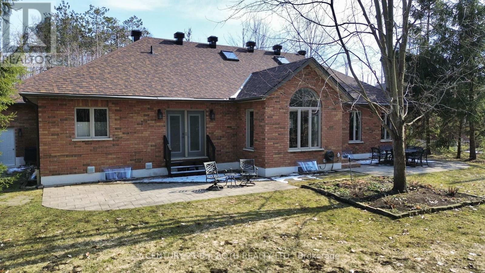 6 Lloyd Cook Drive E, Springwater, ON - Outdoor