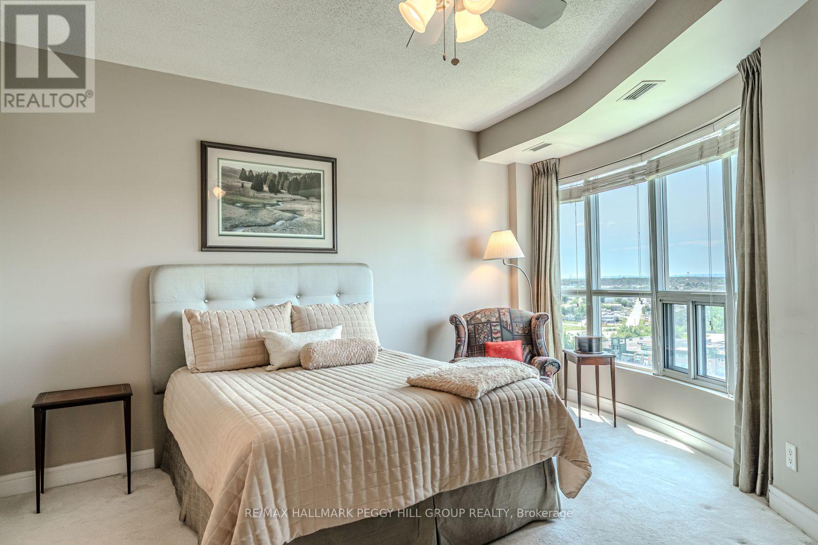 Ph2/3 - 2 Toronto Street, Barrie, ON - Indoor Photo Showing Bedroom