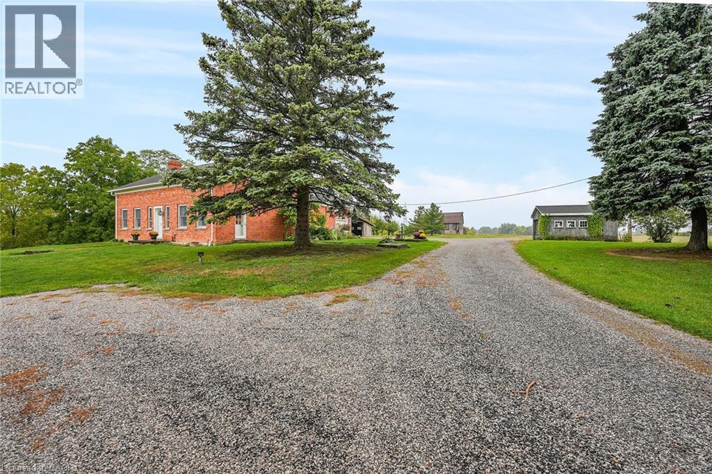 View of dirt / gravel driveway - 2432 Seburn Road, Fonthill, ON - Outdoor