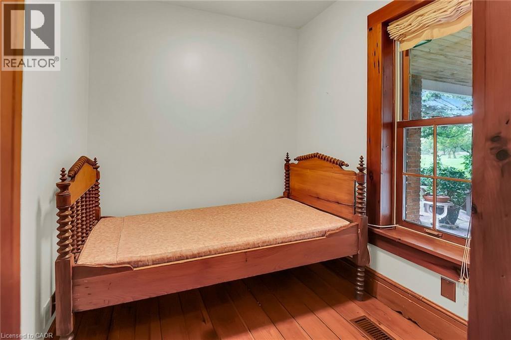 Bedroom with hardwood / wood-style floors and baseboards - 2432 Seburn Road, Fonthill, ON - Indoor Photo Showing Bedroom