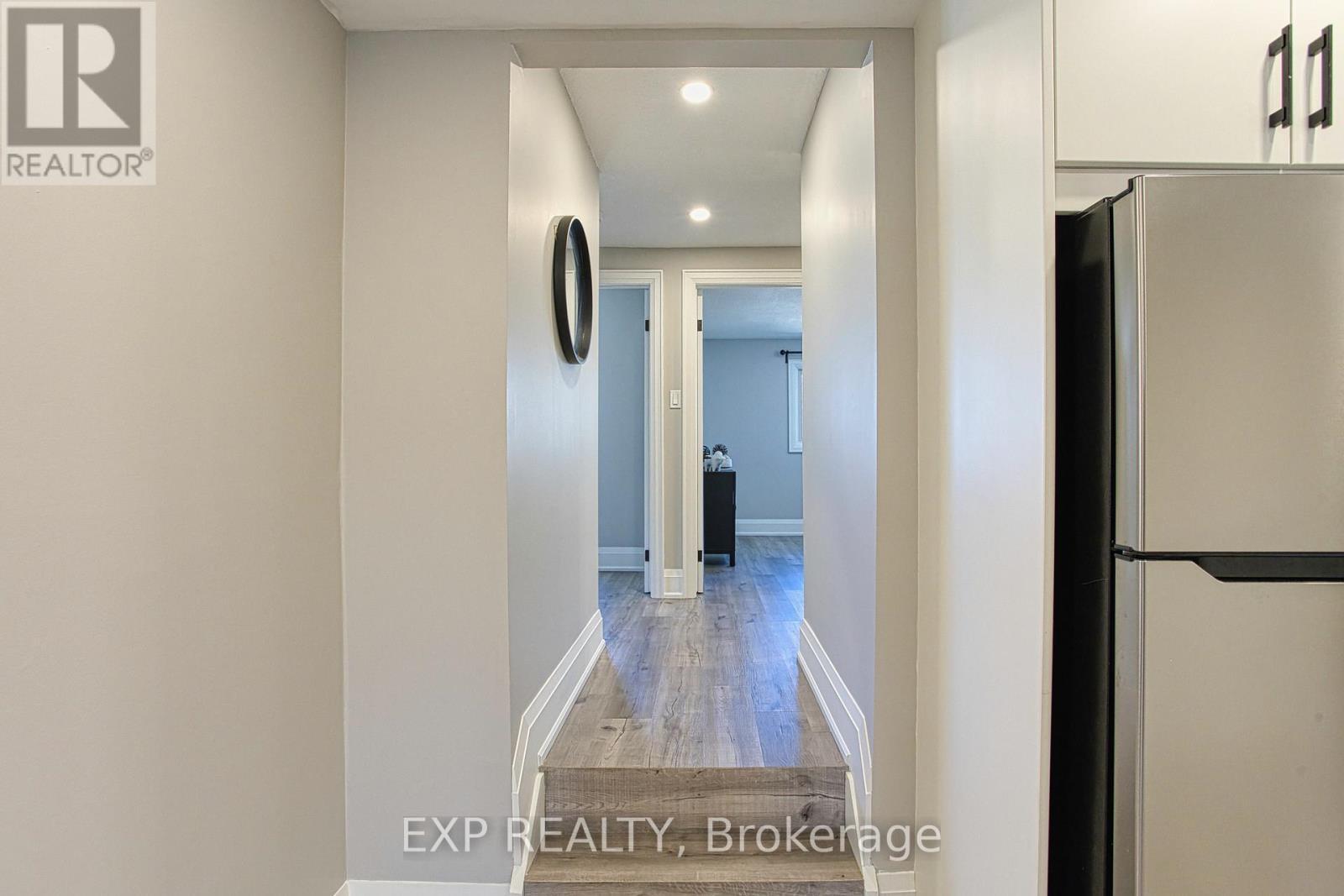 4 Colgate Court, Hamilton, ON - Indoor Photo Showing Other Room