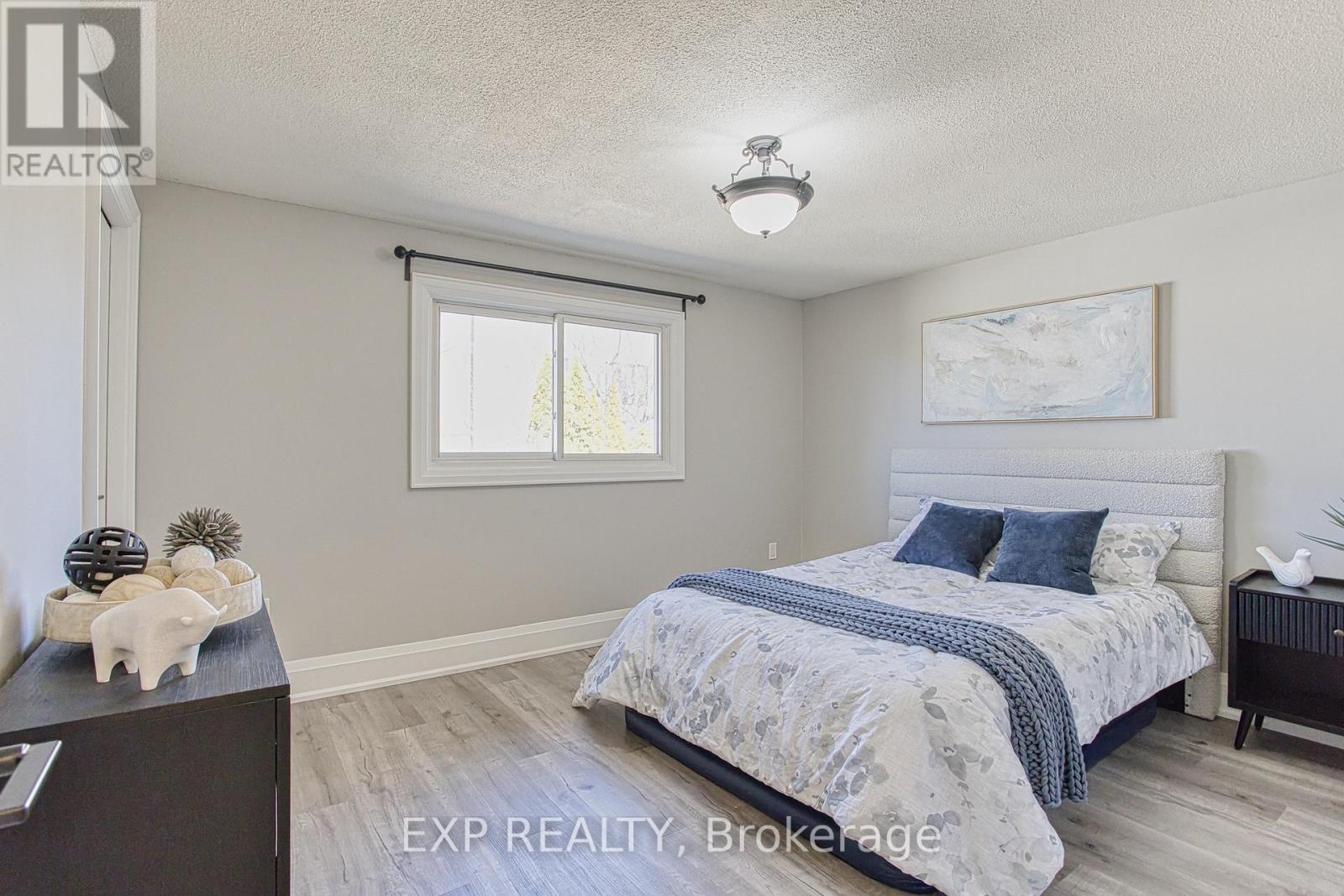 4 Colgate Court, Hamilton, ON - Indoor Photo Showing Bedroom
