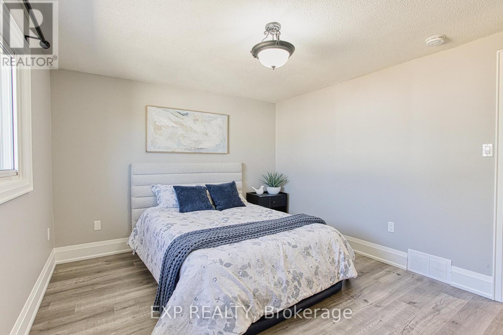 4 Colgate Court, Hamilton, ON - Indoor Photo Showing Bedroom