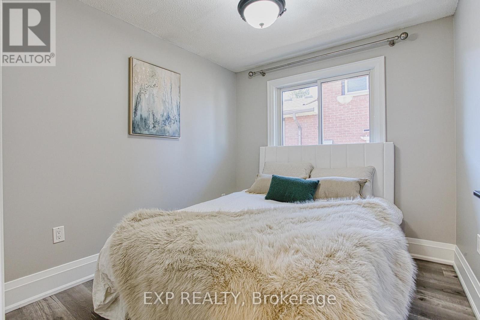 4 Colgate Court, Hamilton, ON - Indoor Photo Showing Bedroom